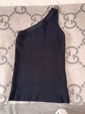 Wilfred Black Ribbed One-Shoulder Top